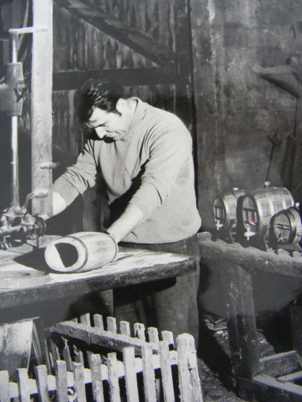 Le tonnelier dans ses oeuvres ! Merci Emile c'est un collector ! Le tonnelier dans ses oeuvres ! Merci Emile c'est un collector !