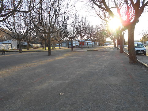 Soleil couchant sur le boulodrome de Saint Martin, Adésias Monsieur Louis ! Soleil couchant sur le boulodrome de Saint Martin, Adésias Monsieur Louis !