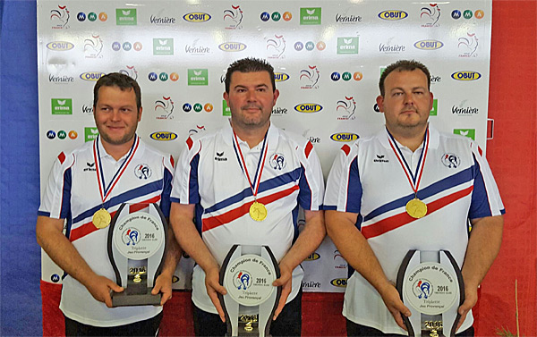 Damien Bardolle Damien Grilleau et Christophe Sanchez les Girondins de Lormont Champions de France Jeu Provençal Triplettes 2016 : Bravo messieurs, félicitations ! Damien Bardolle Damien Grilleau et Christophe Sanchez les Girondins de Lormont Champions de France Jeu Provençal Triplettes 2016 : Bravo messieurs, félicitations !