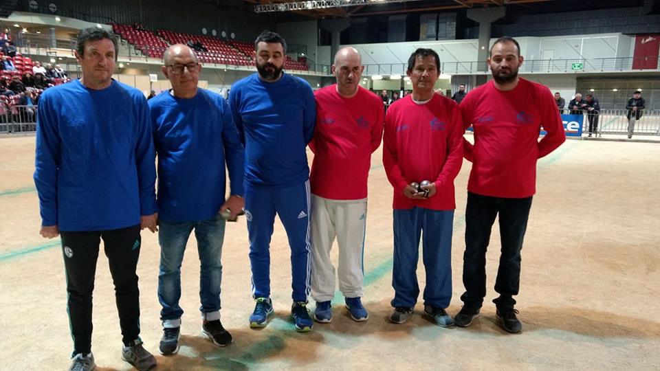 Les finalistes avec à droite en rouge les vainqueurs de D à G Lucchesi Soeng et Gilly et en bleu Francone Tomasini et Courtois (Photo Daniel Ras)