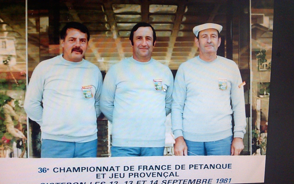 La même partie avec cette fois Roger à gauche Vincent au centre et le bombardier François à droite, à Sisteron 1981.