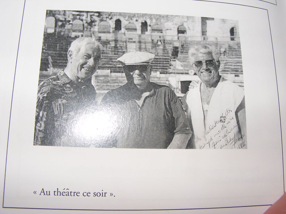 Dédé au centre dans les arènes entourés de ses deux complices les Légendes Raoul Bonfort et Néné Macari : "Au théâtre ce soir !" ! Dédé au centre dans les arènes entourés de ses deux complices les Légendes Raoul Bonfort et Néné Macari : "Au théâtre ce soir !" !