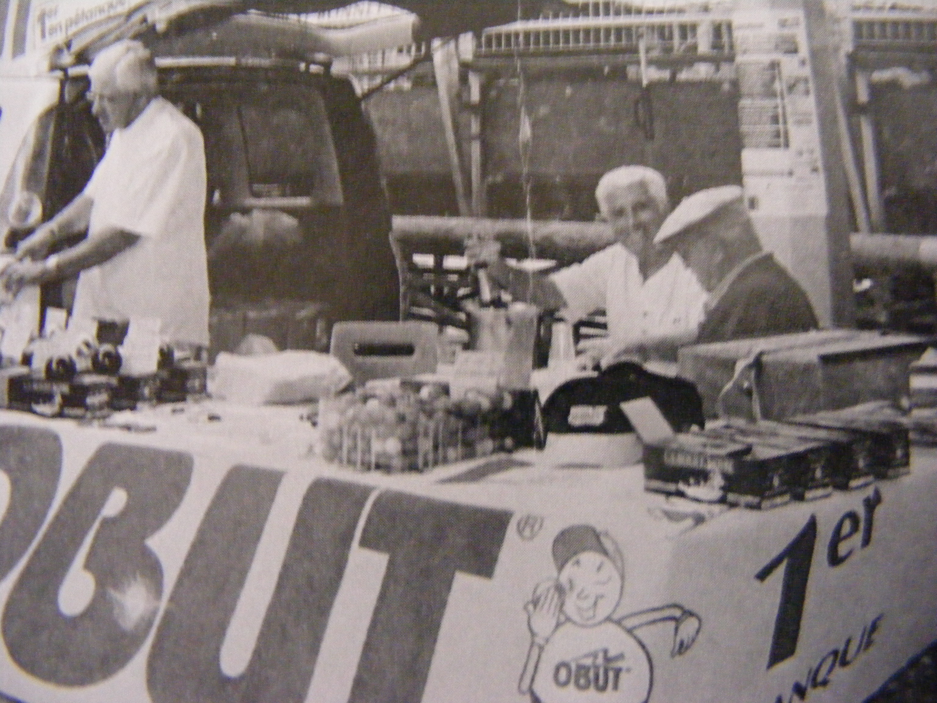 Stand de plein air avec Jeannot Ortega et Néne Macari ! Stand de plein air avec Jeannot Ortega et Néne Macari !