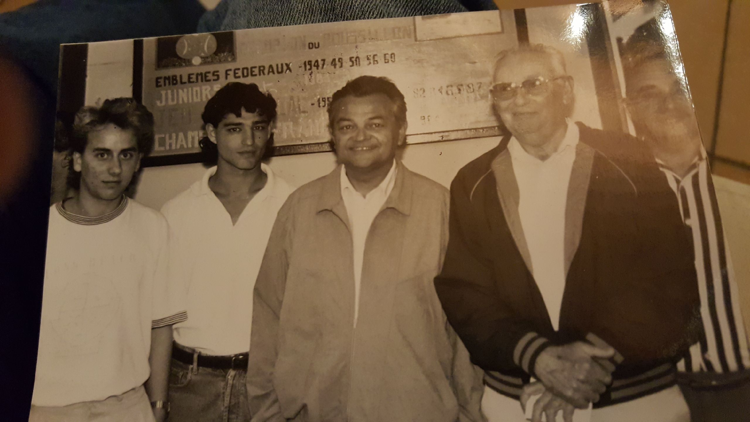 Le sourire de Gérard VIGUE fier d'être Champion de Ligue Languedoc Roussillon avec les jeunes, son fils Jean Marc et le blond Jean Marie EGIDO sous les couleurs de Saint Martin Pétanque Perpignan