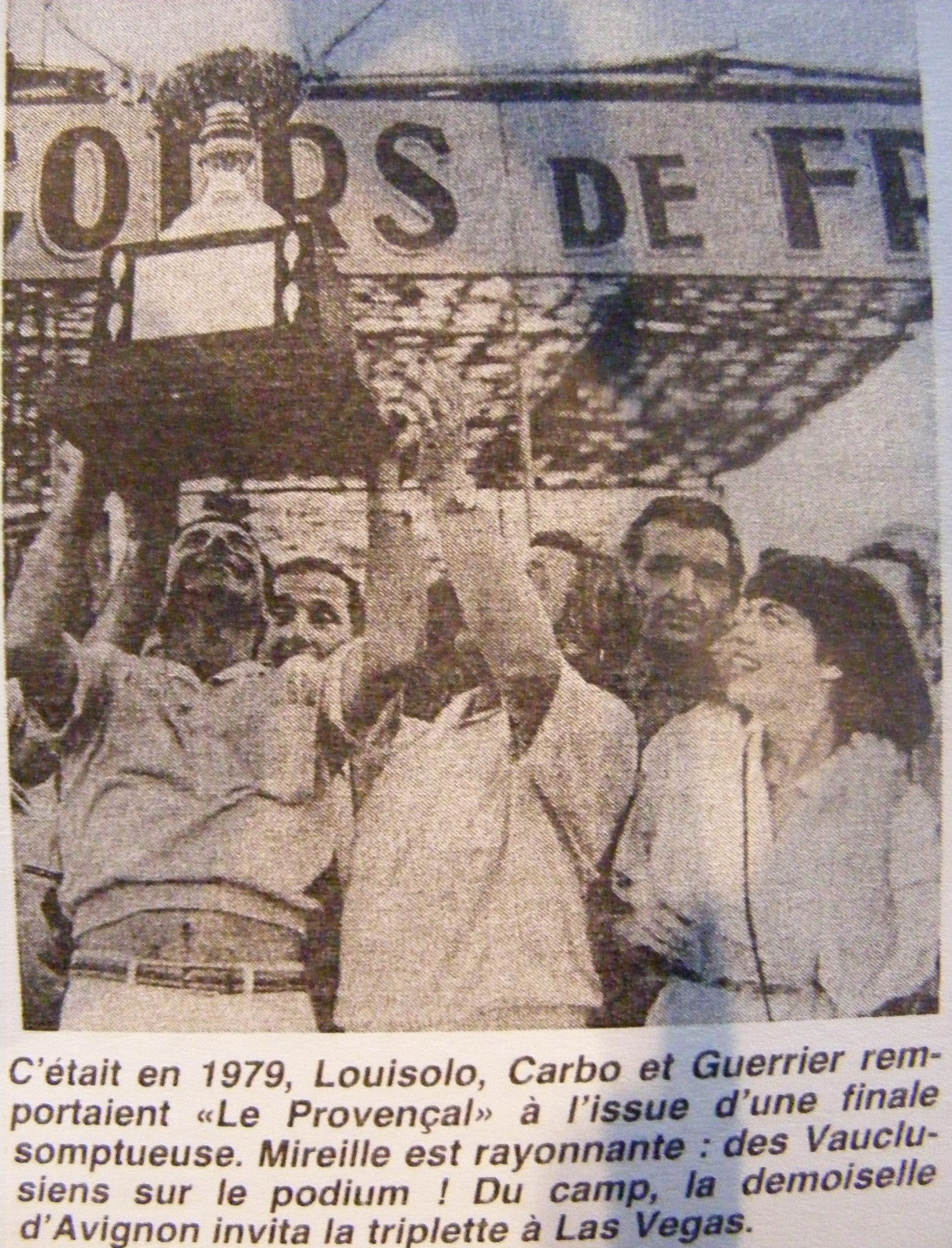 Première victoire au Provençal pour Claude Carbo en 1979 avec Jean Marc Lovisolo et Maurice Guerrieri avec la Marraine du concours Mireille Matthieu et entourés des supporters Pertuisiens. Première victoire au Provençal pour Claude Carbo en 1979 avec Jean Marc Lovisolo et Maurice Guerrieri avec la Marraine du concours Mireille Matthieu et entourés des supporters Pertuisiens.
