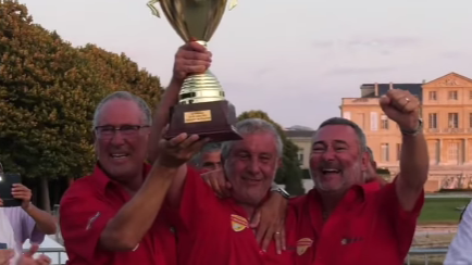 "Les Copains d'abord" chantait Geoges Brassens...Jean Pierre Bossy Miche Gastaldi et Gilles Grimaldier touchent le Graal et brandissent le Trophée du Provençal 2021 ! (Photo VM)