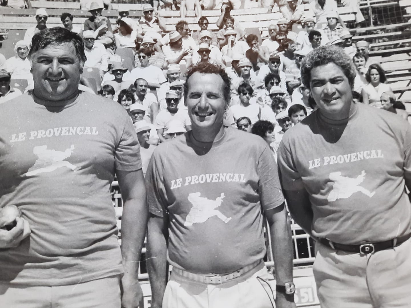 La joie et le sourire des vainqueurs de ce Provençal 1984, deuxième étoile pour Loule Benoit Gonin et première pour Mario Marini et Claude Ruiz auteur d'un canter en finale. (Photo collection L Benoit Gonin)