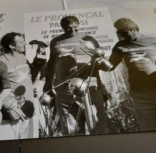 Loule Benoit Gonin semble dire à Claude Ruiz "Tu les as satellisées les boules mon ami !" sous le regard heureux de Mario Marini (Photo collection Louis Benoit Gonin)