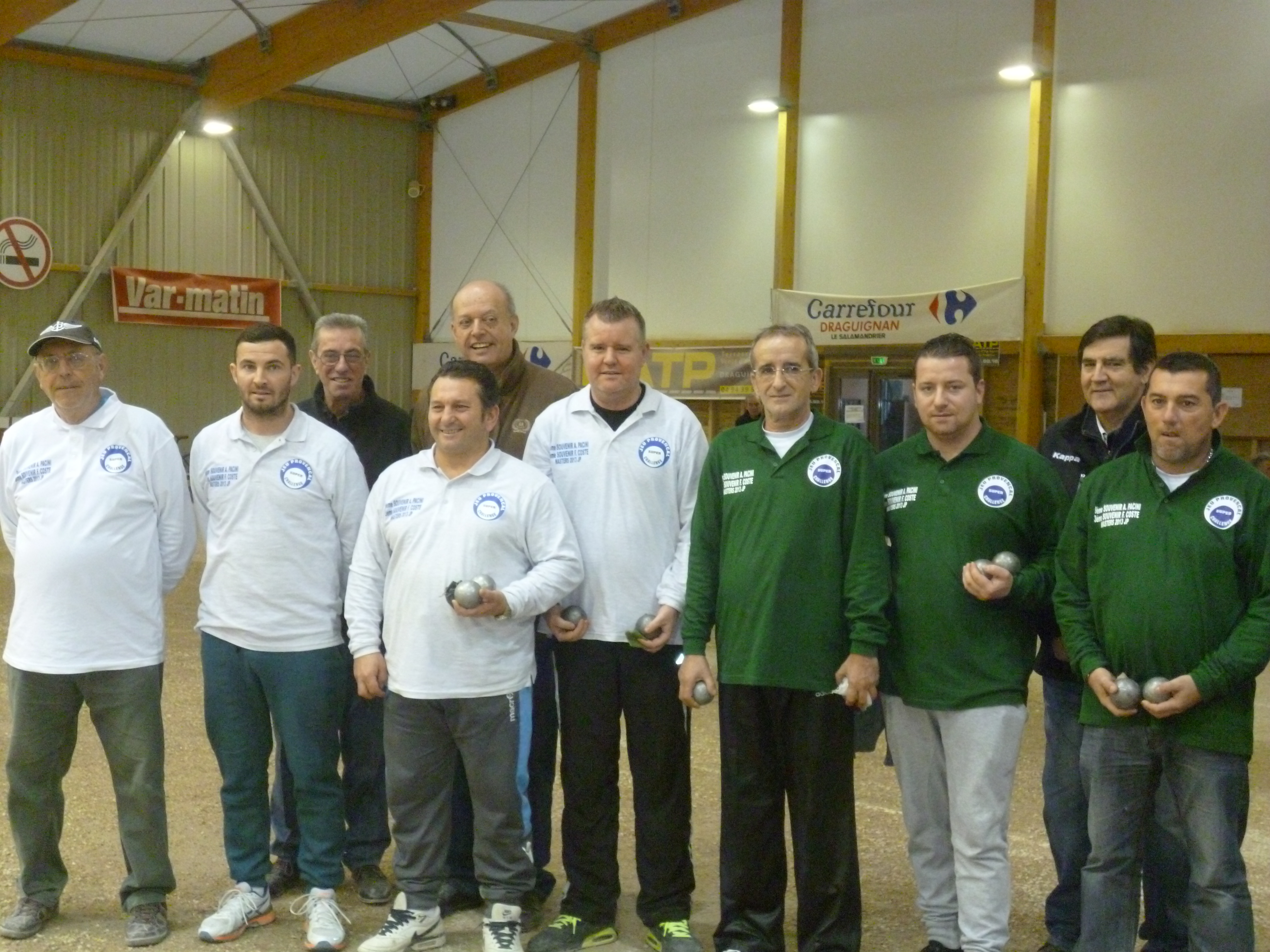 La finale les vainqueurs en blanc S Lassabliere A Pastelero L Ceyte Les finalistes en vert R Melado L Pellegrini S Penna avec le Président d'honneur du Super Challenge A Demichelis et le Trésorier R Chauvin et l'adjoint aux Sports de la mairie La finale les vainqueurs en blanc S Lassabliere A Pastelero L Ceyte Les finalistes en vert R Melado L Pellegrini S Penna avec le Président d'honneur du Super Challenge A Demichelis et le Trésorier R Chauvin et l'adjoint aux Sports de la mairie