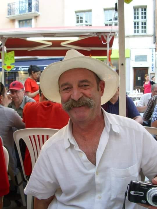 Bernard COQUOZ, un sourire dans le ciel...(Source photo Groupe Facebook "J'aime Vauvert.."