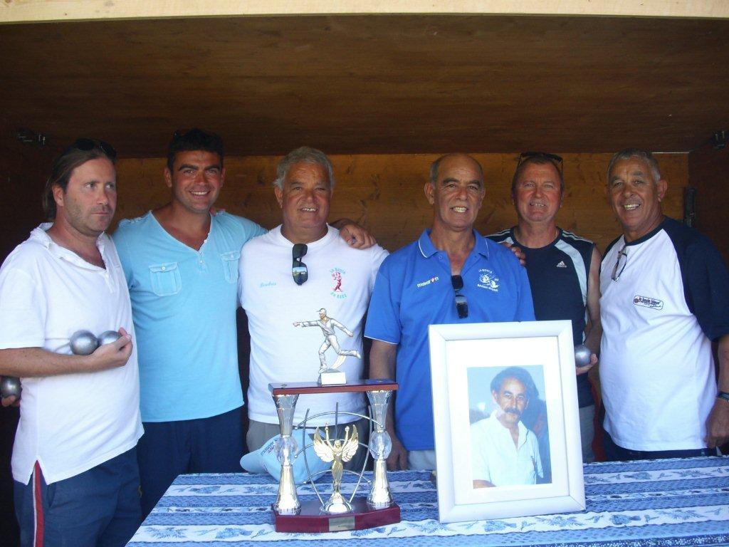 les finalistes entourent le Challenge et Noro