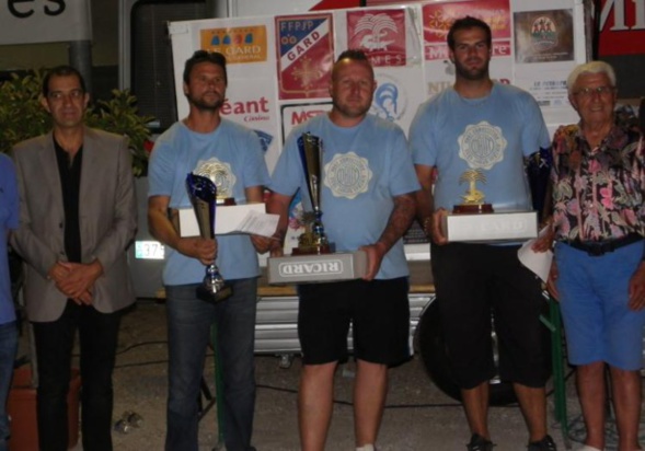 O Domenge D Sorrentino J Serrano vainqueurs 2015 avec à droite Néné Macari
