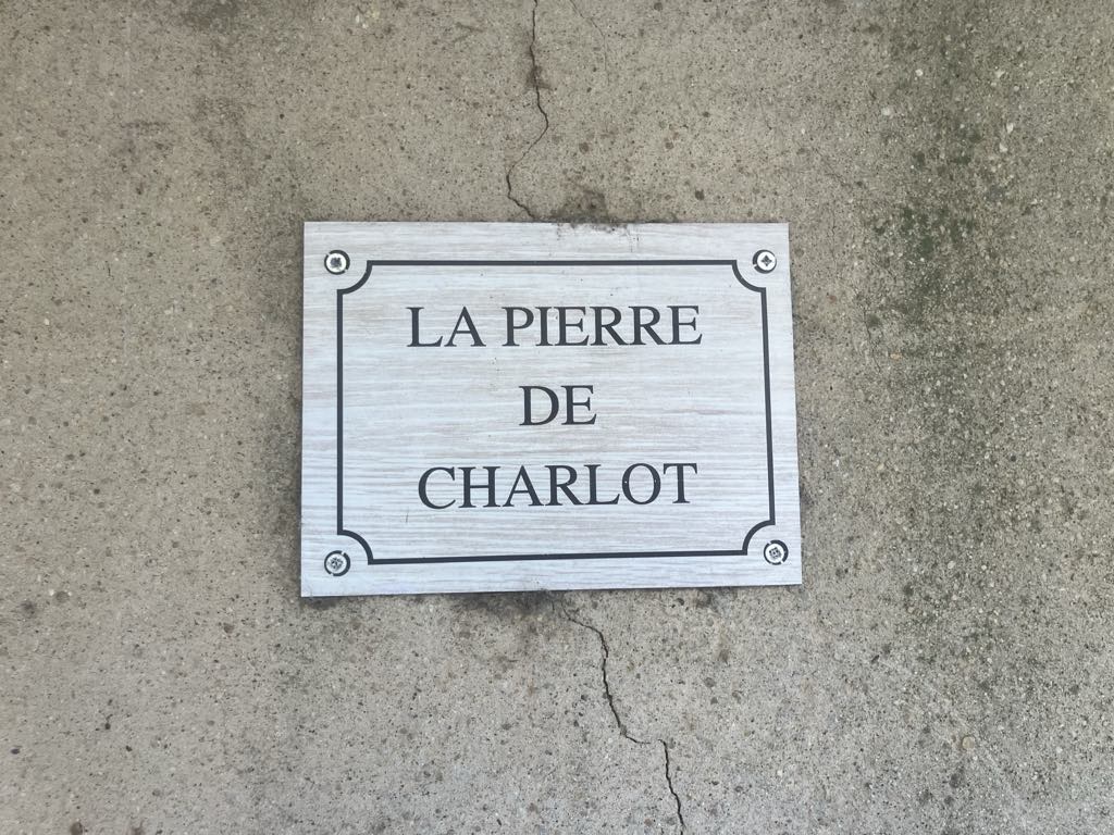 La plaque que Julien avait fait poser sur la maison de son Grand Père Charlot tout prés de la Basilique