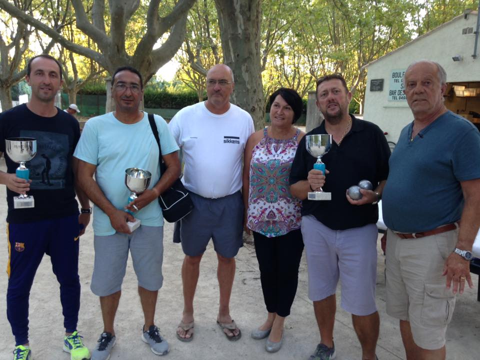 Jean Pierre Rocchi Baldo Santiago et Claude Alessi vainqueurs 2016 avec le Président de la Boule du Pré Didier Bertrand et les élus