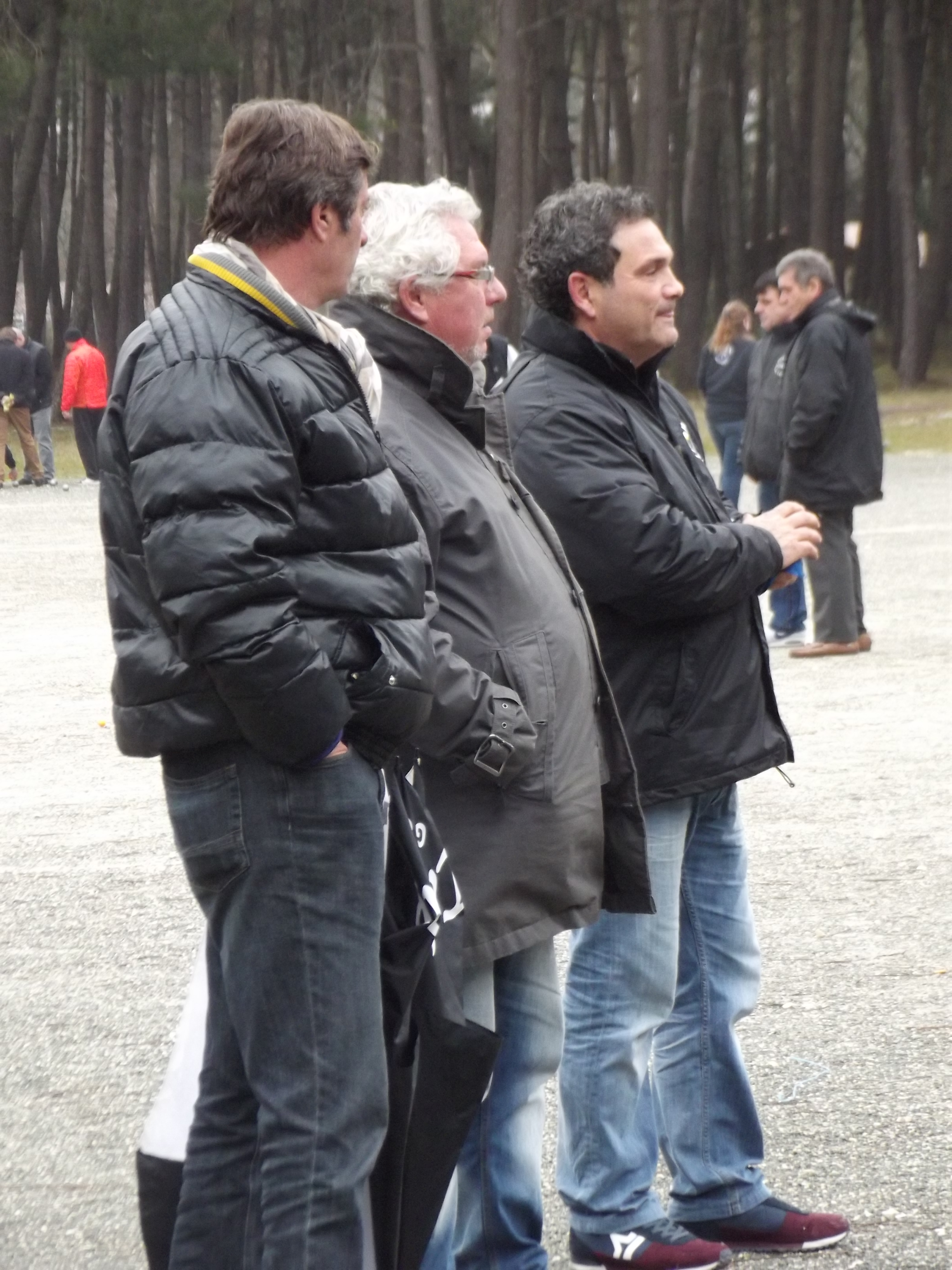 2 spectateurs et 1 joueur, J.BARRITEAU, F.MANDEVILLE (Président) et J.C.COLMENERO