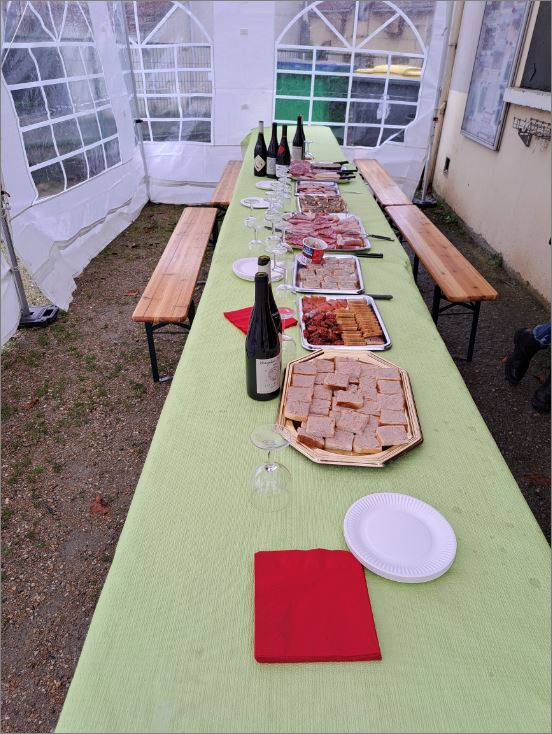 PREPARATION DE LA TABLE AU BEAUJOLAIS NOUVEAU 2023 au CLUB