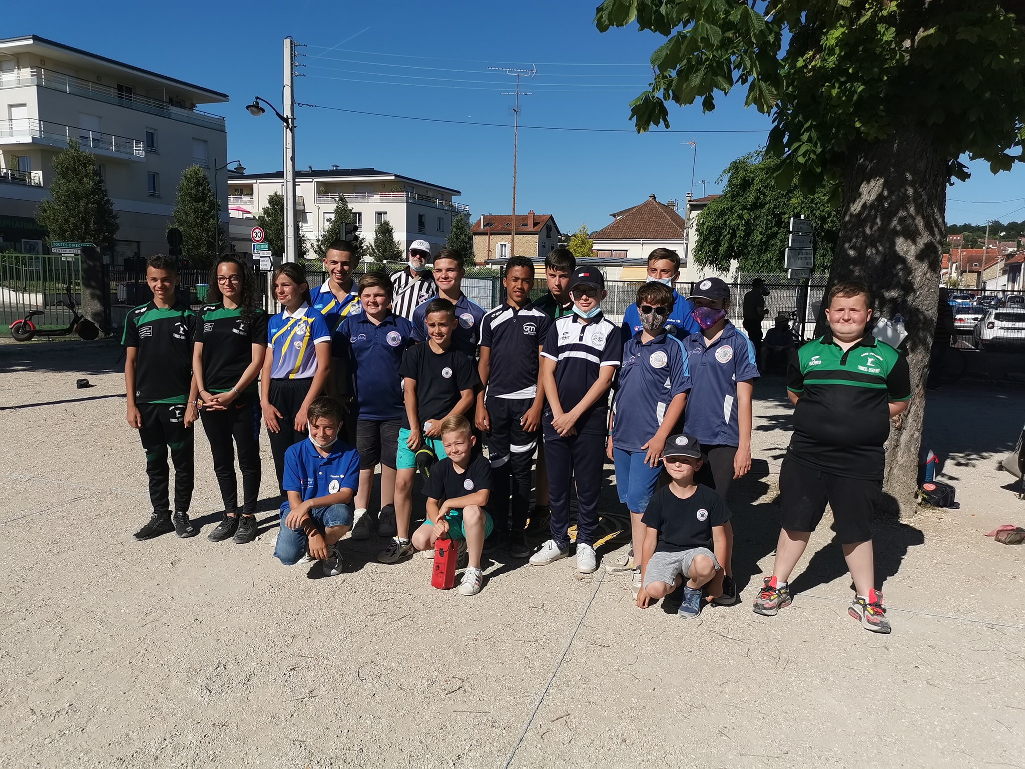 TERRAIN DE CORBEIL AVEC TOUS LES JEUNES