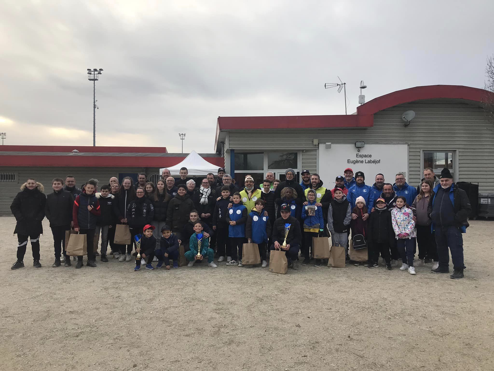 1ér JOURNEE INTERGENERATIONNELLE AU CLUB DE ROISSY EN FRANCE 1ér JOURNEE INTERGENERATIONNELLE AU CLUB DE ROISSY EN FRANCE