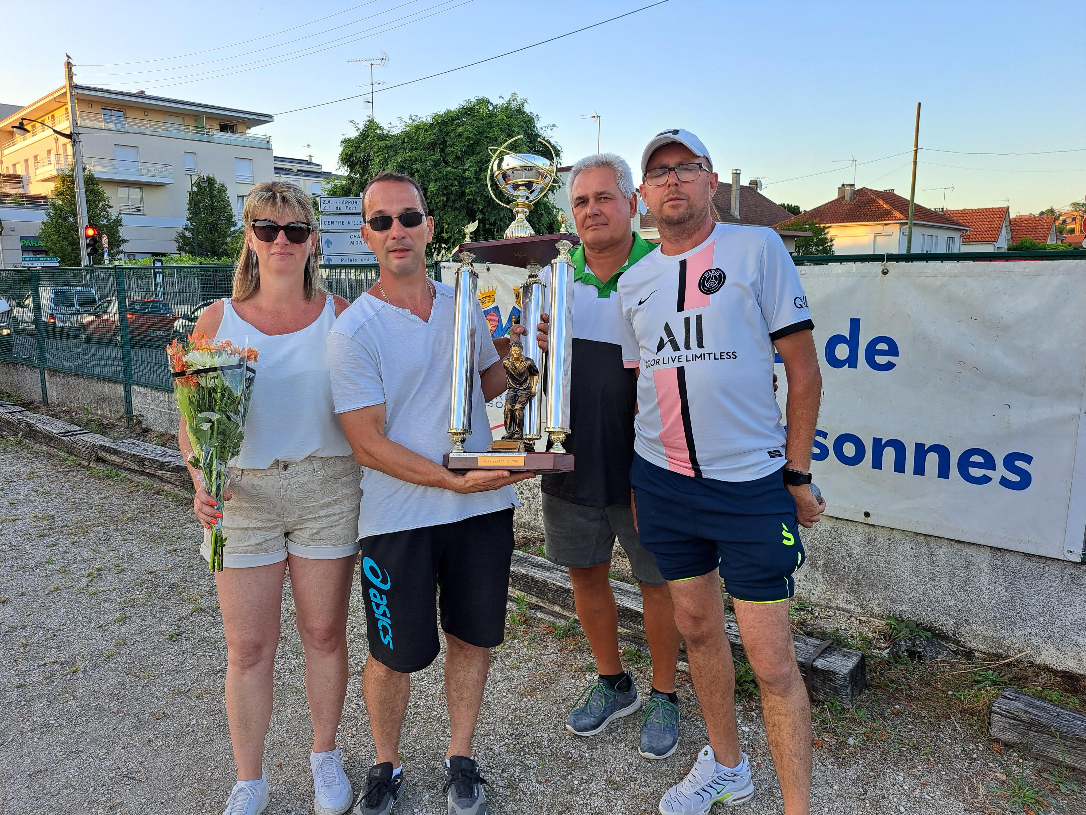 CONCOURS TRIPLETTE MIXTE A CORBEIL - ESSONNES CONCOURS TRIPLETTE MIXTE A CORBEIL - ESSONNES