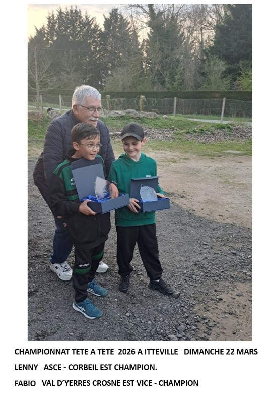 Mr LE MAIRE D'ITTEVILLE  A REMIS LES RECOMPENSES AUX JEUNES.