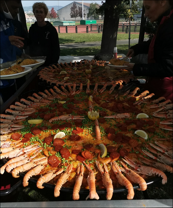 REPAS du Midi à AUBERGENVILLE. PAELLA.