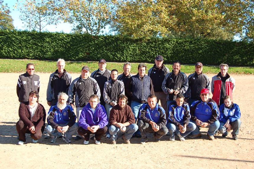 L'équipe de CERILLY (en bas) a eu raison de celle de Vieux BEAULIEU-RIORGES (en haut) L'équipe de CERILLY (en bas) a eu raison de celle de Vieux BEAULIEU-RIORGES (en haut)