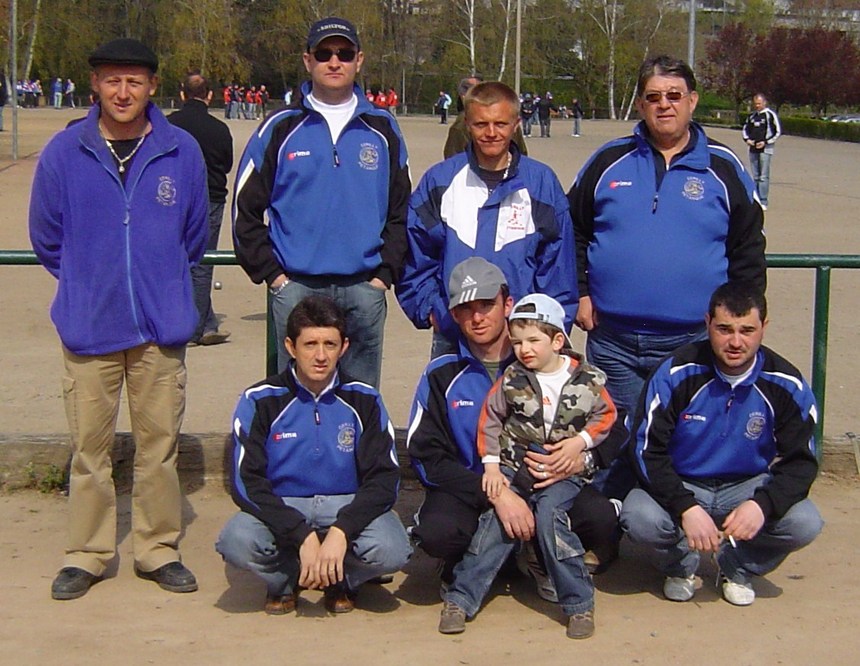 L'équipe A avec Florian la mascotte du jour victorieuse 22-14 de Lurcy-Lévis L'équipe A avec Florian la mascotte du jour victorieuse 22-14 de Lurcy-Lévis