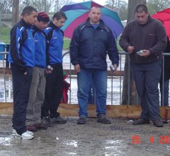 Les terrains déjà impraticables lors des 8° de finale...(Championnat de l'Allier Triplette 2008 à Dompierre)