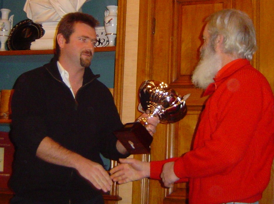 Remise de récompense pour l'équipe B de l'AS Cérilly. Remise de récompense pour l'équipe B de l'AS Cérilly.