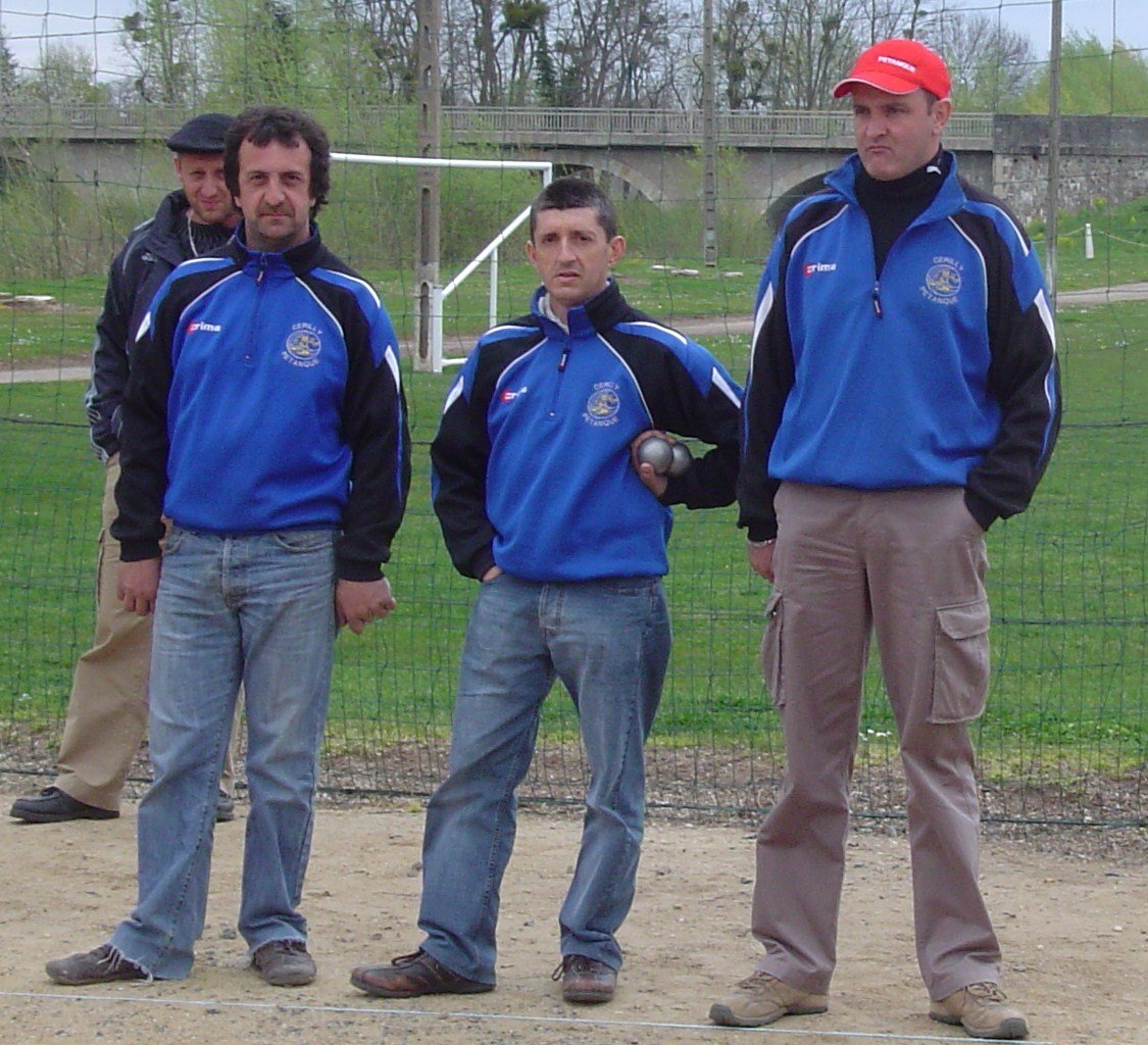 Dominique DESHAYES, Dominique BIDET et David NEANT 1/8 de finaliste au championnat de l'Allier 2008 à Dompierre Dominique DESHAYES, Dominique BIDET et David NEANT 1/8 de finaliste au championnat de l'Allier 2008 à Dompierre
