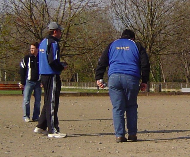 Roland FRADIN (Equipe A) en pleine recherche d'une donne lors de la deuxième journée contre Lurcy-Lévis à Montluçon