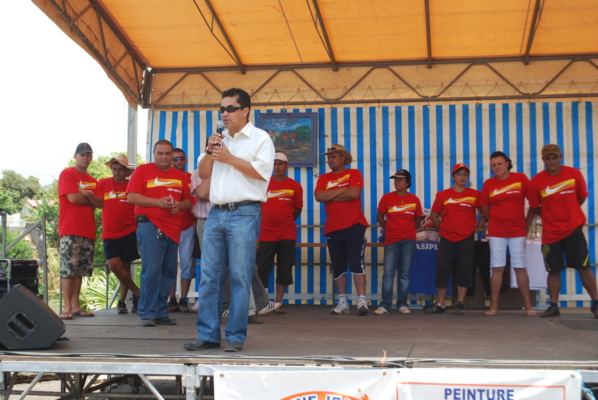 Le bureau au complet en rouge lors de la remise des récompenses en 2010 Le bureau au complet en rouge lors de la remise des récompenses en 2010