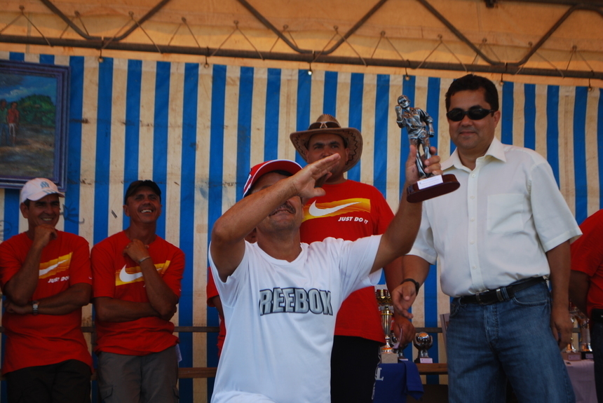 Merlo Ernest félicité par l'équipe adverse pour son fair play. Merlo Ernest félicité par l'équipe adverse pour son fair play.