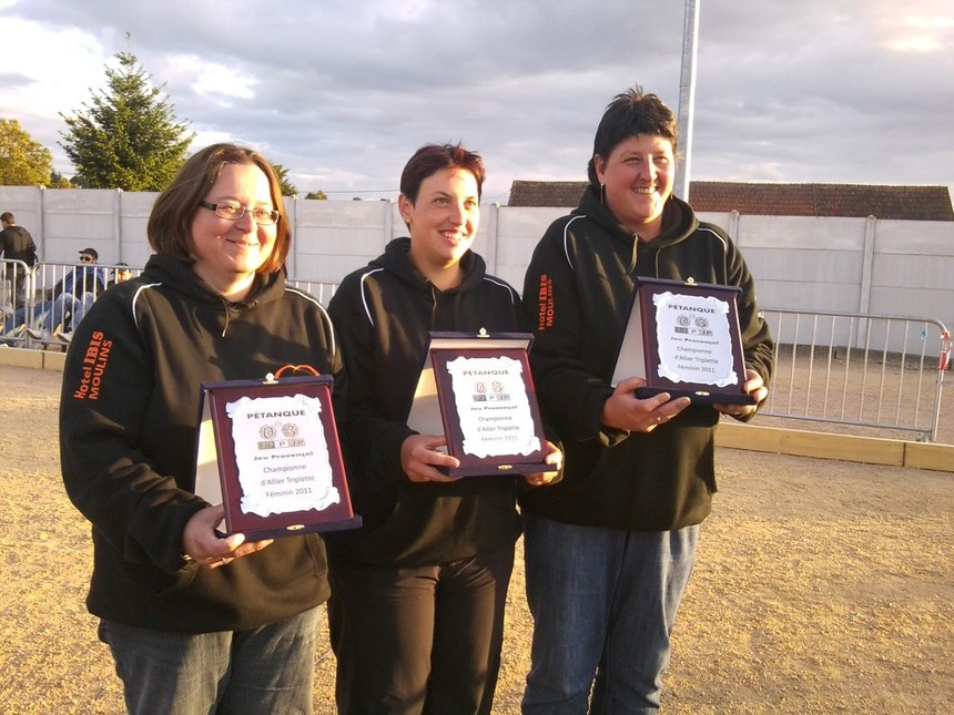 Laurence MEALIER Sandrine DECLERCQ Séverine RYPEN championnes triplette 2011 Laurence MEALIER Sandrine DECLERCQ Séverine RYPEN championnes triplette 2011