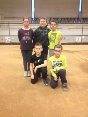 En bas : Antonin "Toto" Lachize, Baptiste "Batman" Lammech. En haut : Zélhia "Zézette" Mignotte, Antoine "Tonio" Vautaret et Gauthier "Gaugau" Pin-Monnier. Absent sur la photo : Joeffrey "Jojo" Bricoup