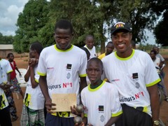 La Triplette du Père en chapeau noir et de ses fils (champion de cette compétition)