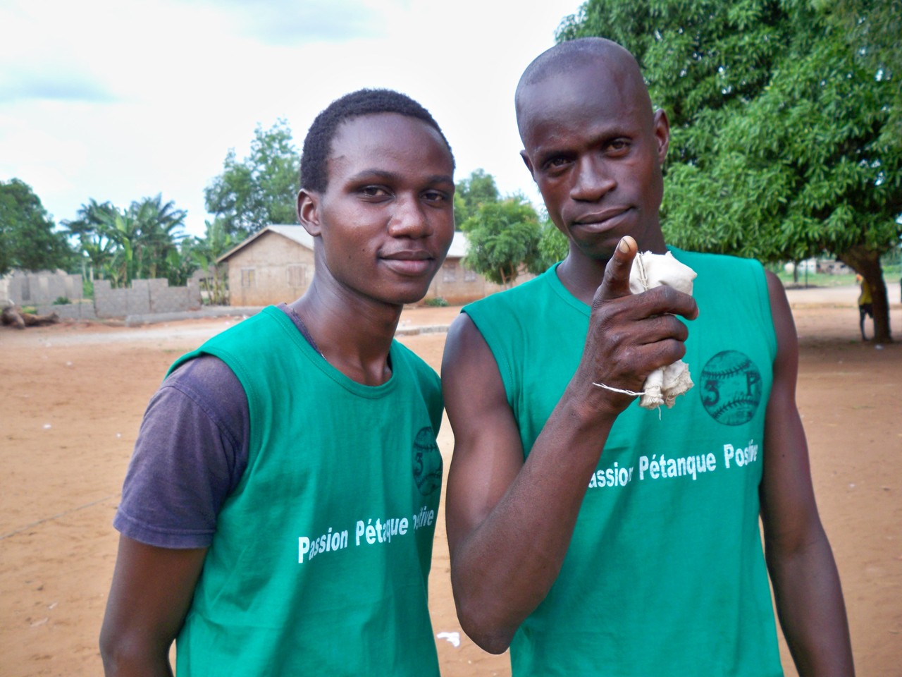 Emmanuel et Edye du Club 'Les 3 P' en concertation (mache de pool) Emmanuel et Edye du Club 'Les 3 P' en concertation (mache de pool)