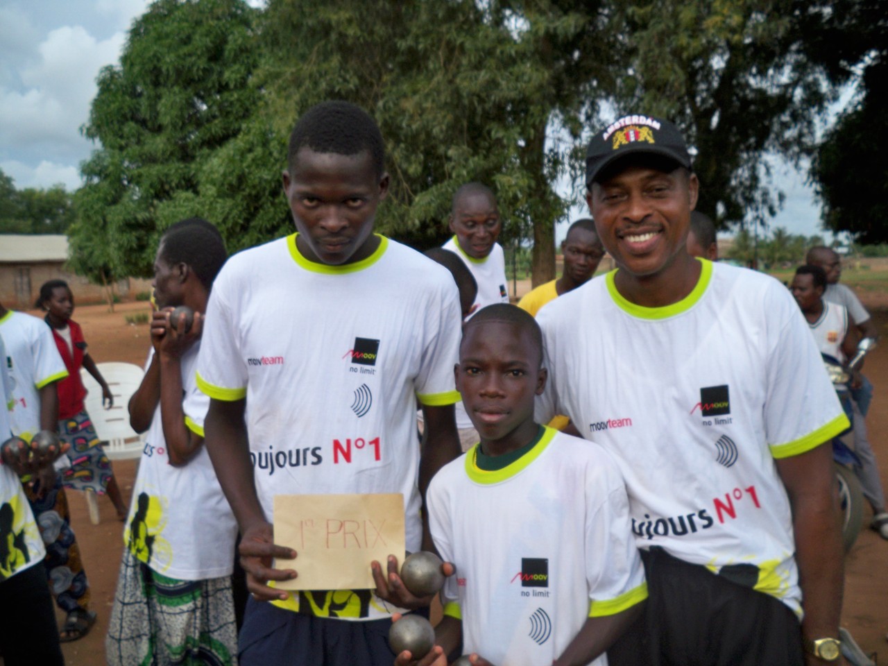 La Triplette du Père en chapeau noir et de ses fils (champion de cette compétition) La Triplette du Père en chapeau noir et de ses fils (champion de cette compétition)