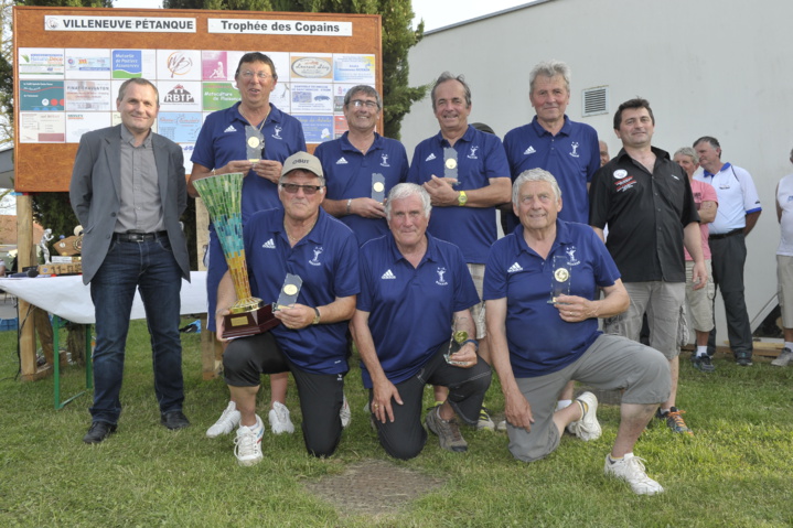 Léquipe de ROANNE vainqueur du trophée 2015 Léquipe de ROANNE vainqueur du trophée 2015