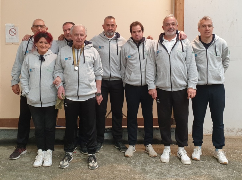 De gauche à droite, Bernard, Maïté, Guillaume, Maurice, Johnny, Thierry, Coach Paulo et André De gauche à droite, Bernard, Maïté, Guillaume, Maurice, Johnny, Thierry, Coach Paulo et André