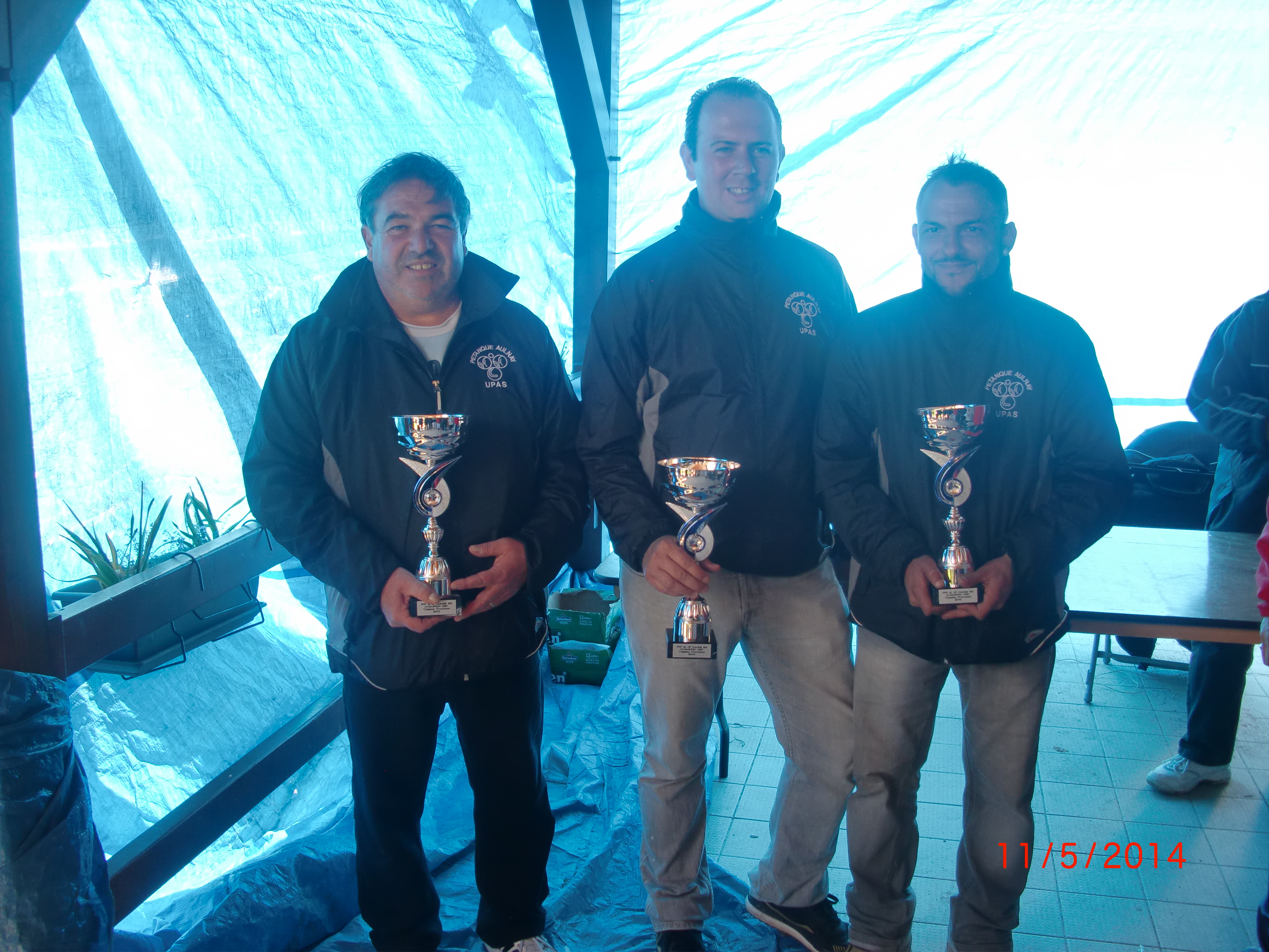 8 TRIPLETTES ENGAGEES DE LA J.P.N 8 TRIPLETTES ENGAGEES DE LA J.P.N