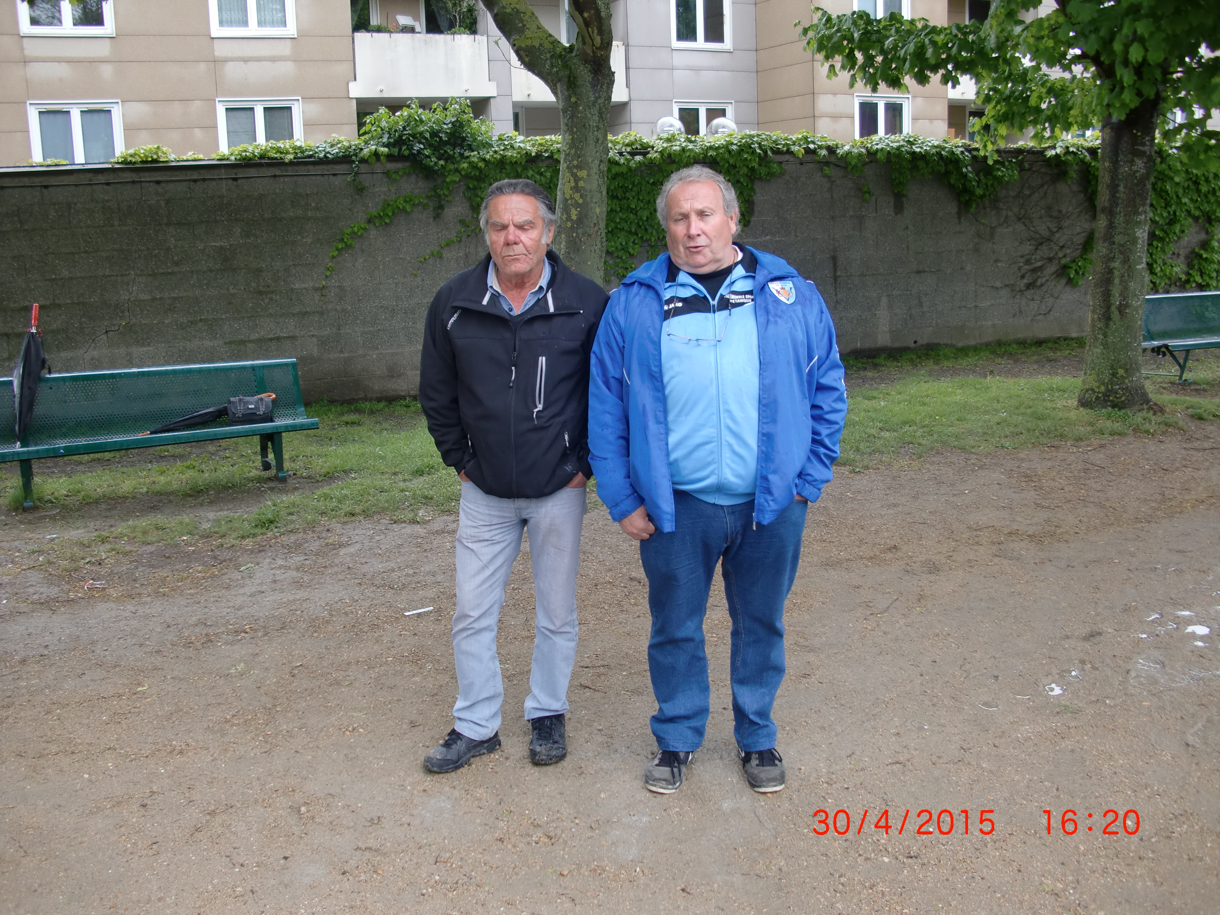 Robert & Patrick Salut les Amis. Robert & Patrick Salut les Amis.