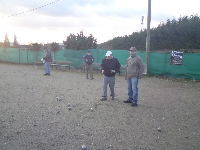 Quelques joueurs bravent le froid Quelques joueurs bravent le froid
