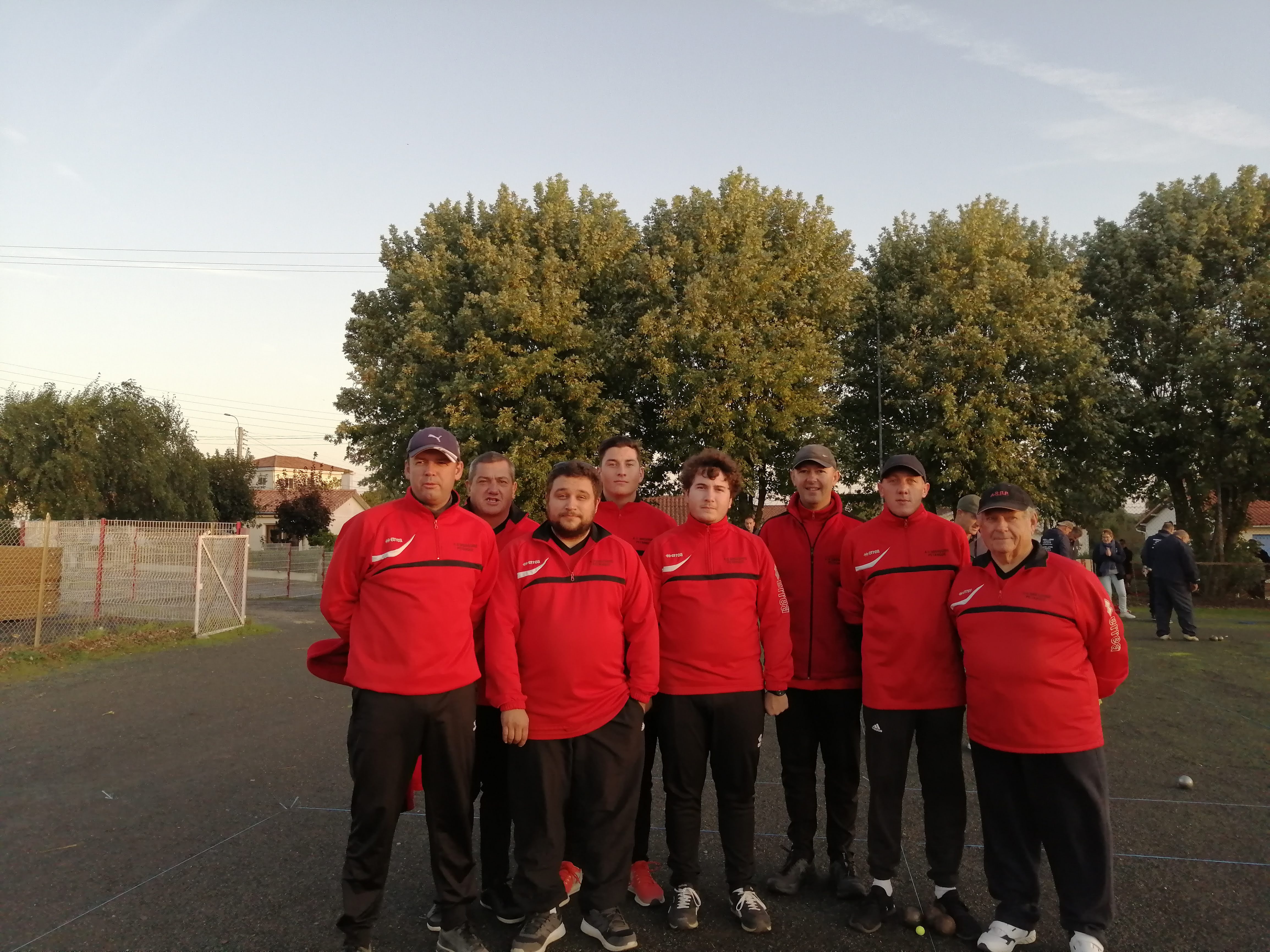 Composition de l'équipe : BAUJAULT Pascal, NAUDON Christophe (Cap.), PEDRE Anthony, TURPAULT Benoit, TURPAULT Thomas, LANDREAU Laurent, NAUDON Sylvain, TURPAULT Joel (non présent sur la photo : BAUJAULT Maxence)