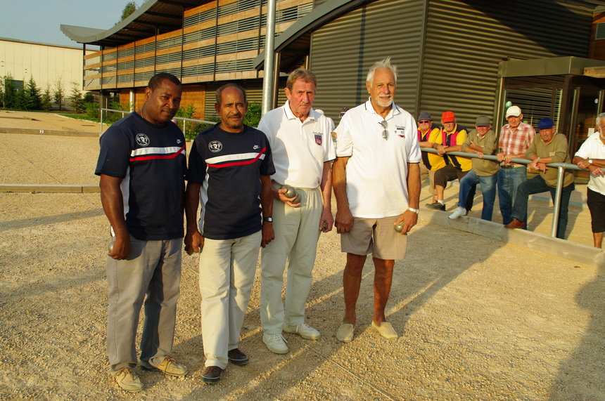 Ci-dessus en blanc la doublette (Andre CERF et René GUIARD) demi-finaliste Ci-dessus en blanc la doublette (Andre CERF et René GUIARD) demi-finaliste