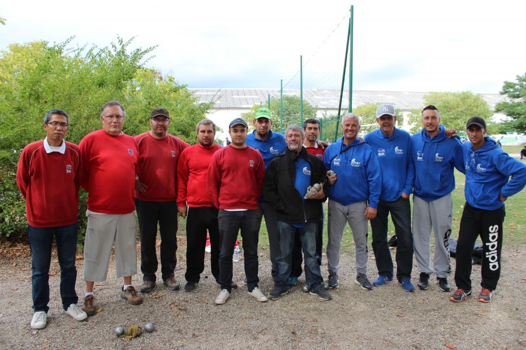 Les champions masculins lors de la finale contre BRON Les champions masculins lors de la finale contre BRON