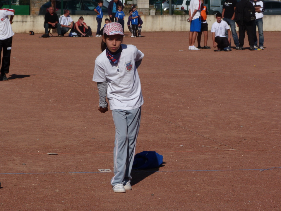 ELOÏSE FONTIBUS très appliquée et concentrée ELOÏSE FONTIBUS très appliquée et concentrée