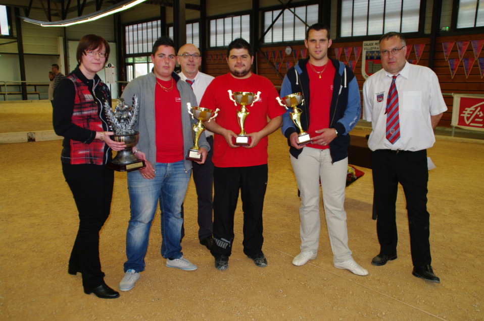 Les vainqueurs 2013 VERNILE Enzo PARODI Sebastien et CHENAVIER Jimmy officiels club et Mme PAGLIARI Les vainqueurs 2013 VERNILE Enzo PARODI Sebastien et CHENAVIER Jimmy officiels club et Mme PAGLIARI