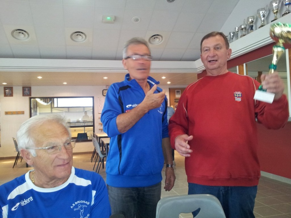 Echange d'amabilités entre les 2 coachs (p FLOURET et j D'AVERSA) Echange d'amabilités entre les 2 coachs (p FLOURET et j D'AVERSA)