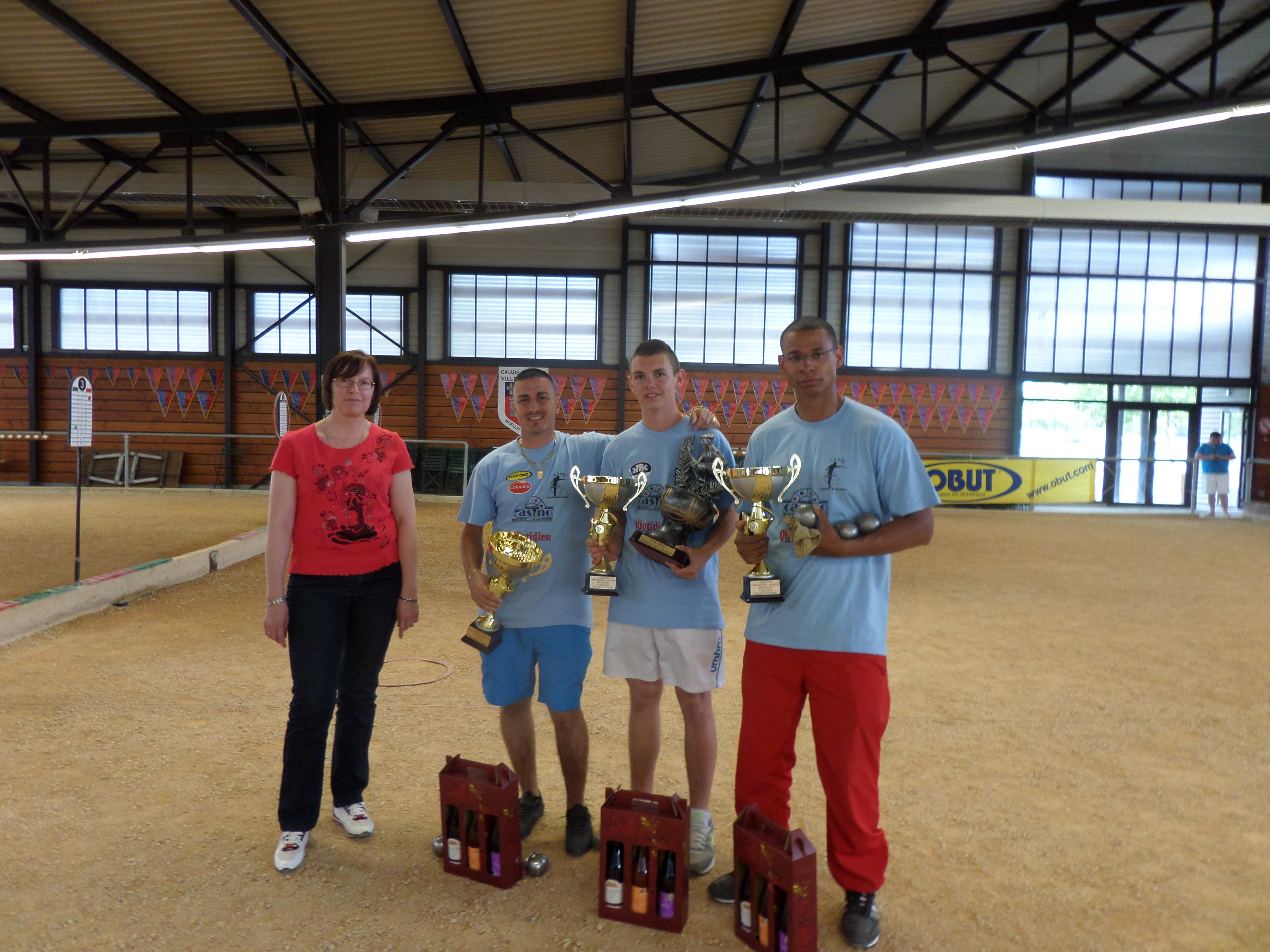 Les vainqueurs SARRIO Christophe - BILLET Anthony - DELYON Jonathan avec Mme PAGLIARI